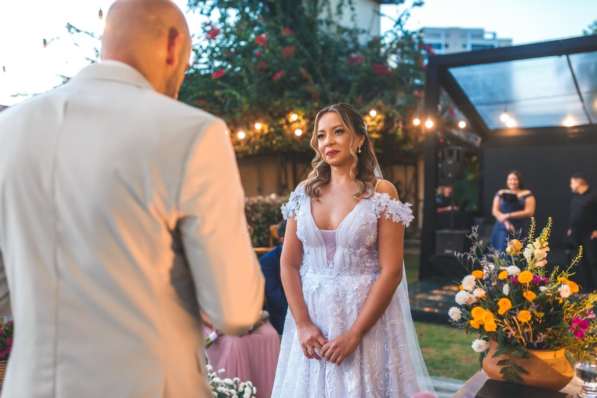 Cerimônia de casamento ao ar livre na Casa Maraponga às 16h