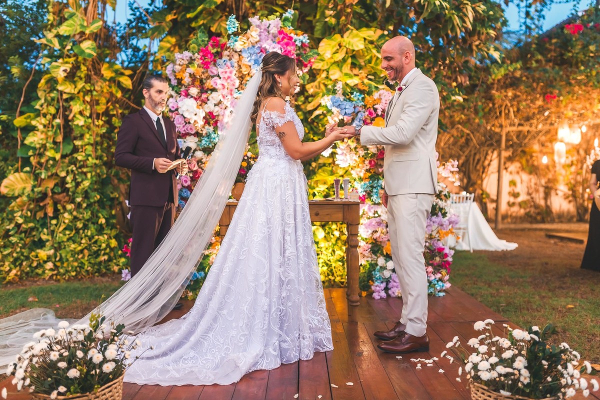 Cerimônia de casamento ao ar livre na Casa Maraponga às 16h