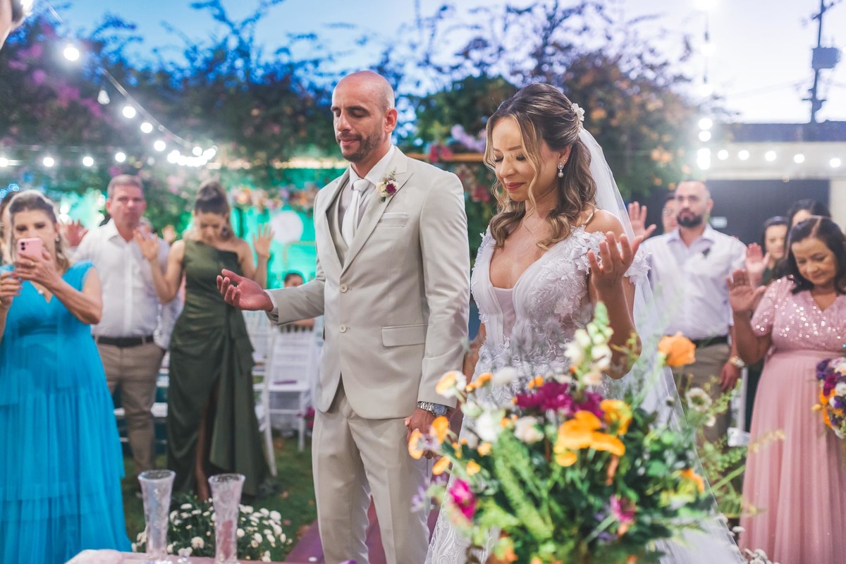 Cerimônia de casamento ao ar livre na Casa Maraponga às 16h