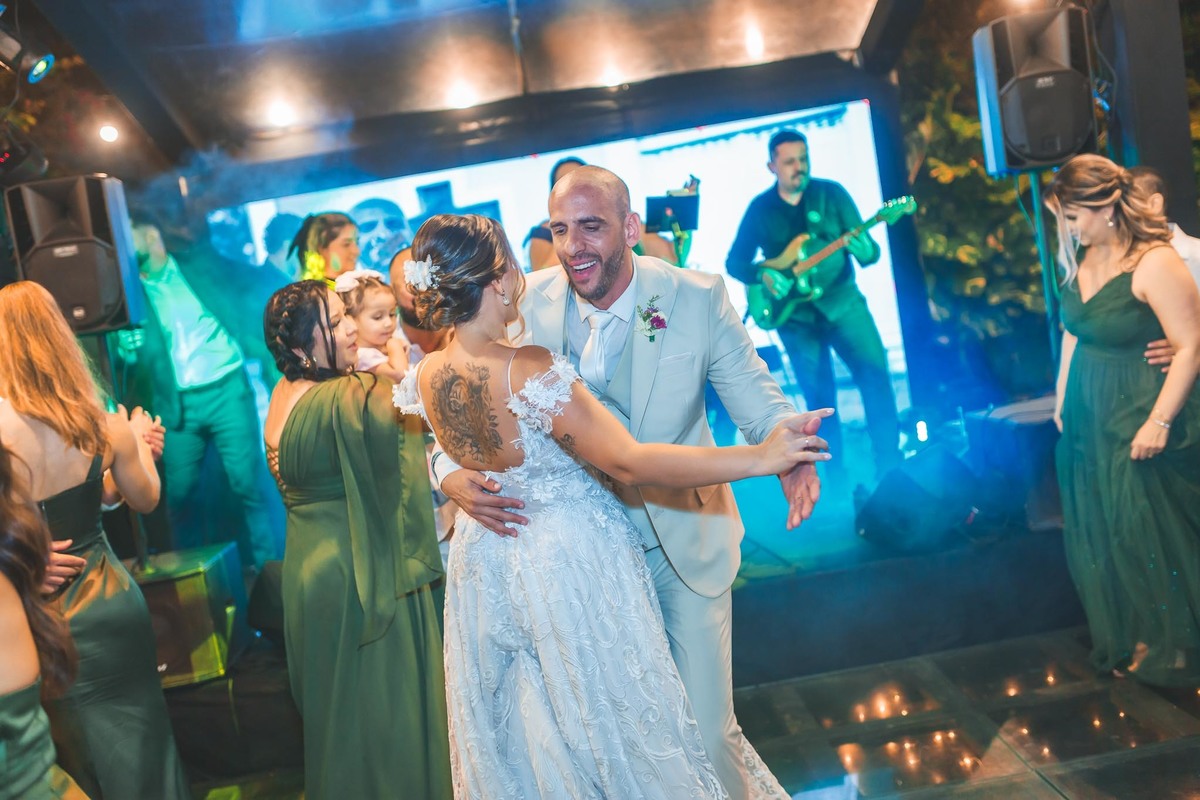 Festa de casamento na Casa Maraponga – Registros espontâneos e divertidos.