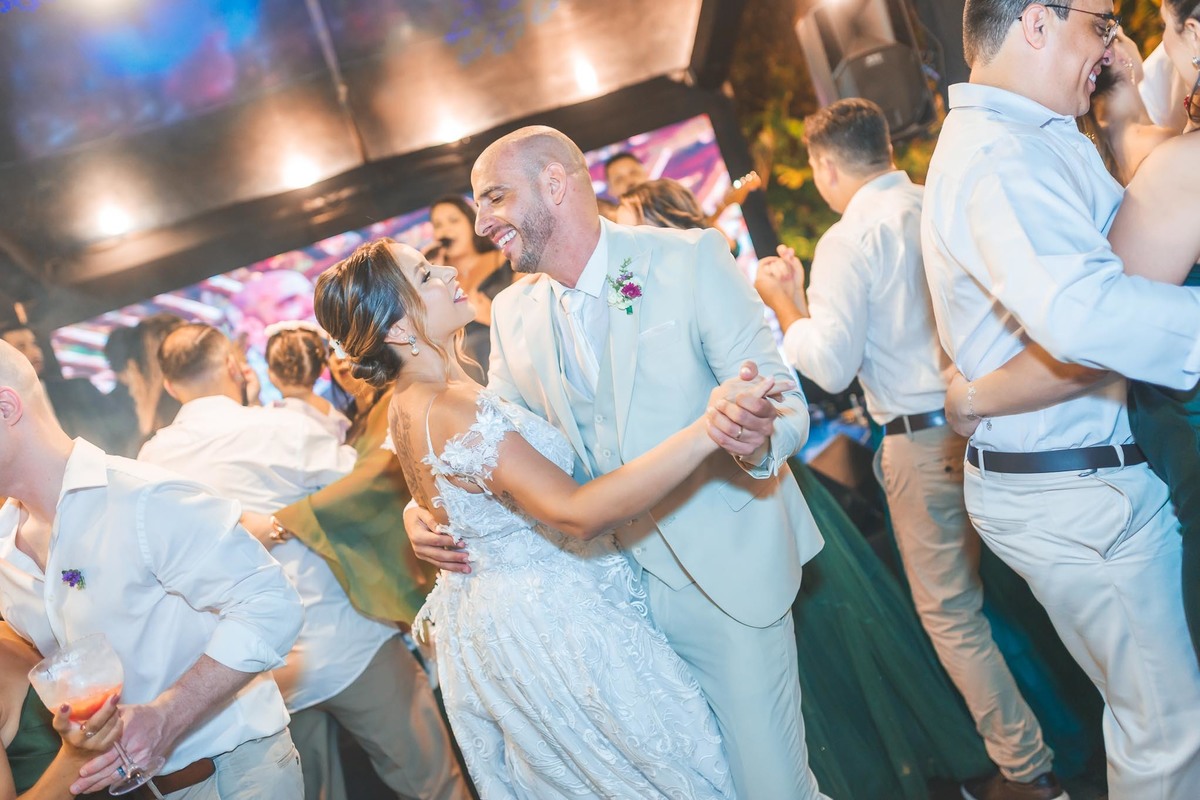 Festa de casamento na Casa Maraponga – Registros espontâneos e divertidos.