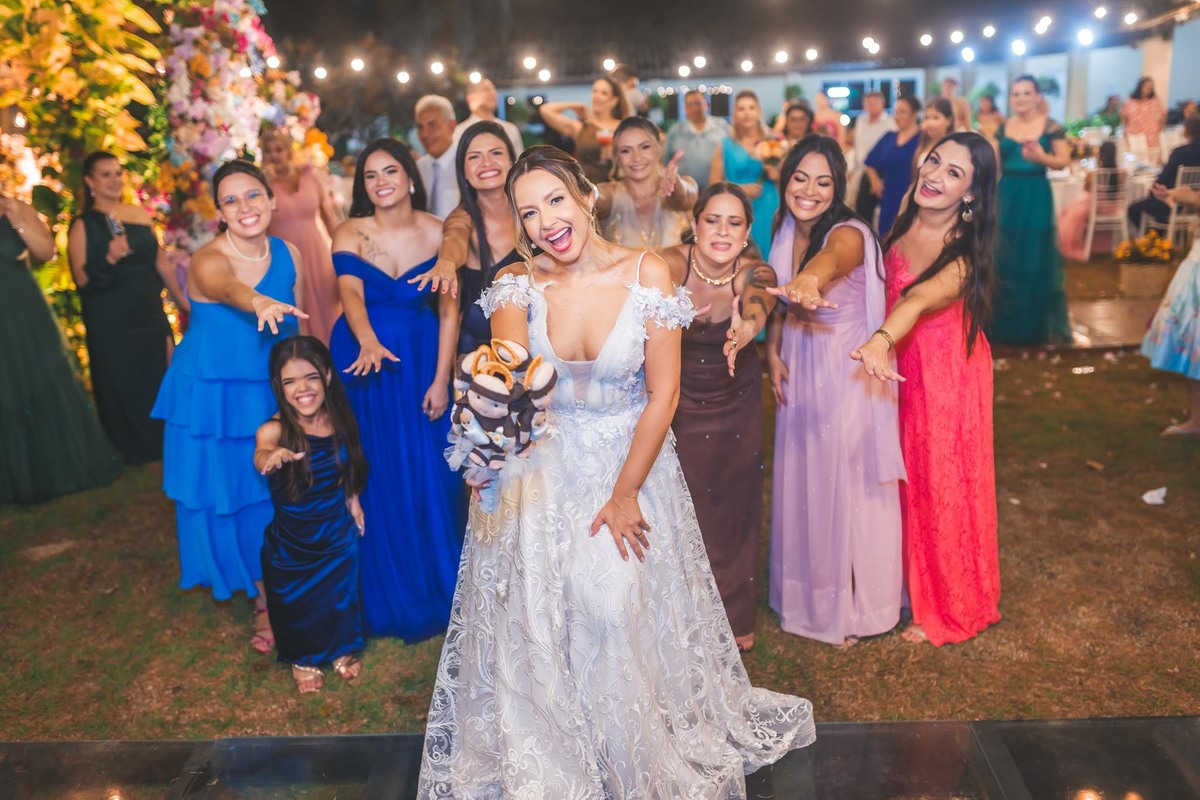Festa de casamento na Casa Maraponga – Registros espontâneos e divertidos.