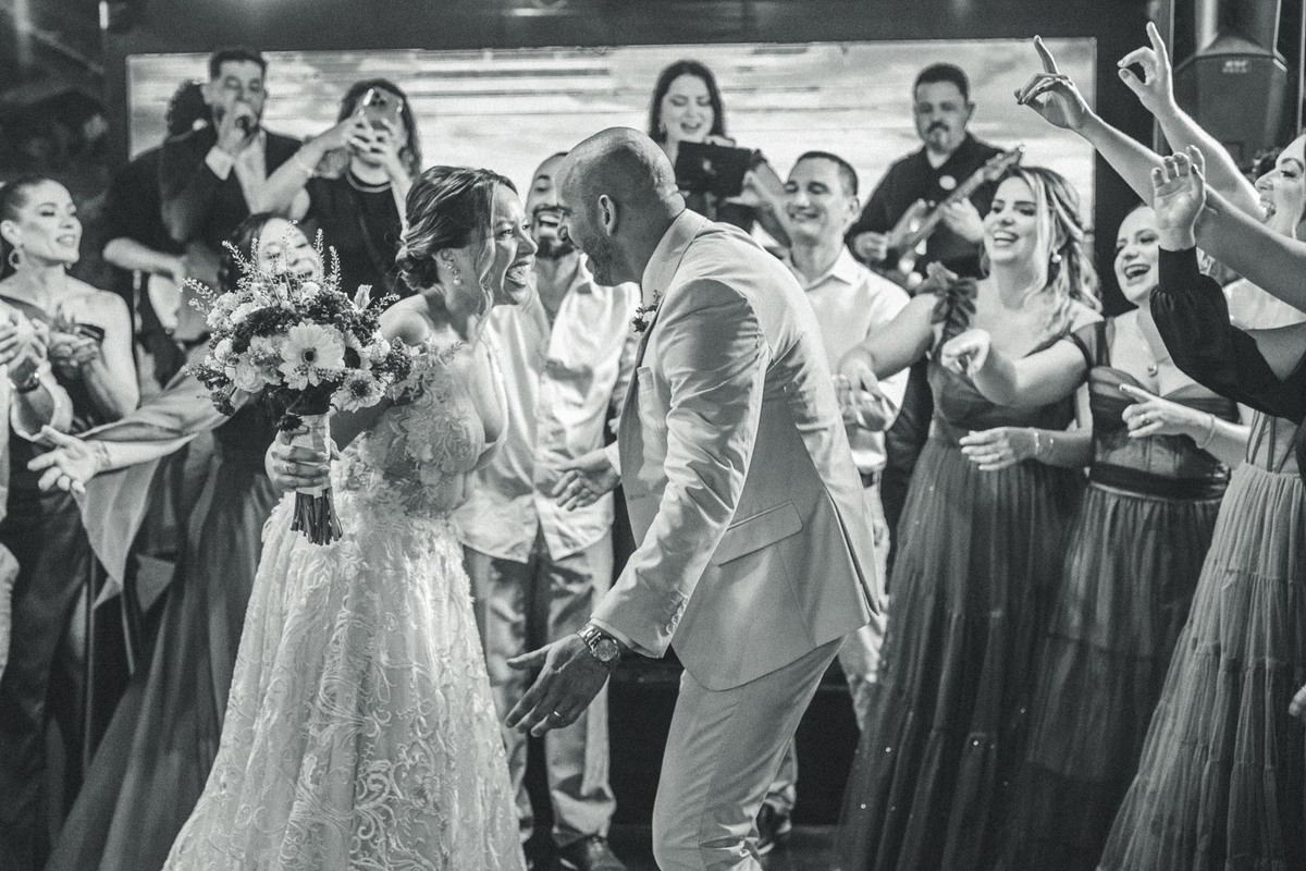 Festa de casamento na Casa Maraponga – Registros espontâneos e divertidos.