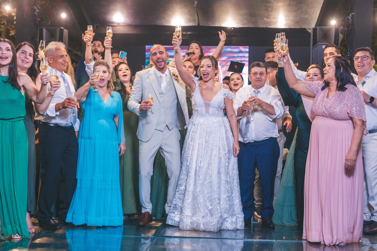 Festa de casamento na Casa Maraponga – Registros espontâneos e divertidos.
