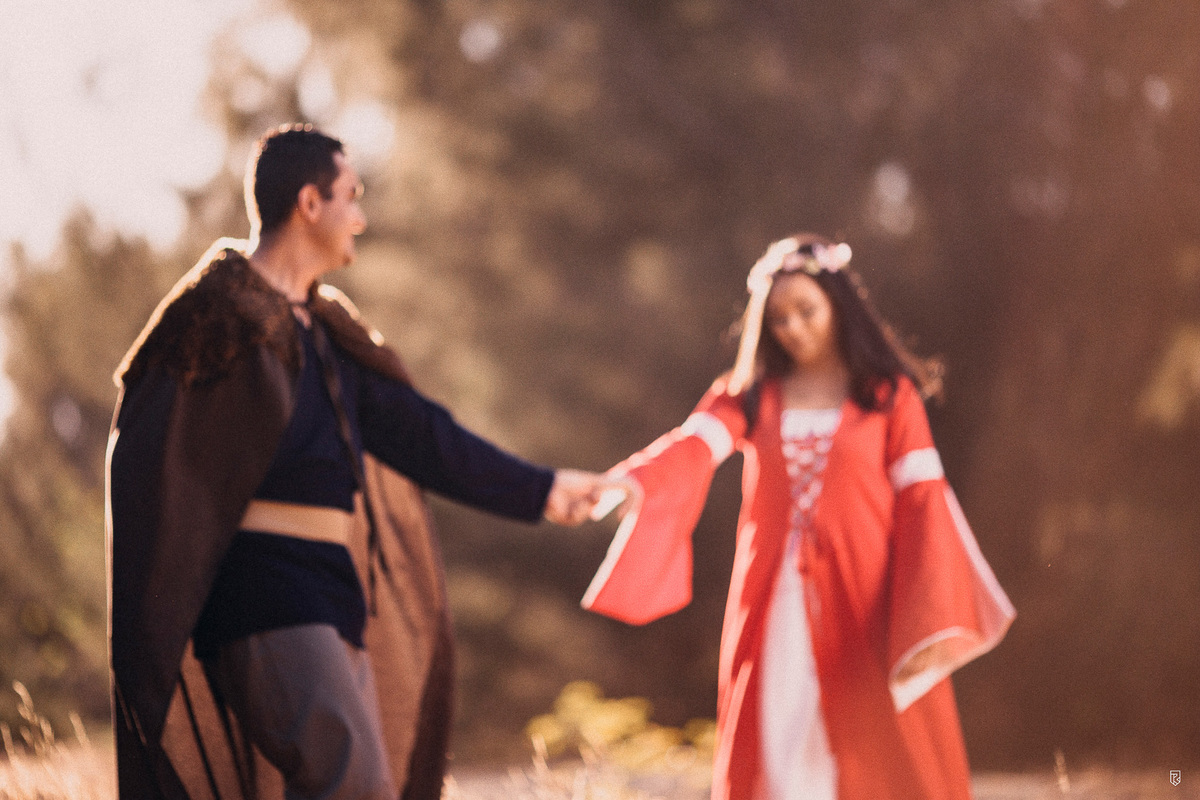 ensaio-pre-wedding-casal-vinking-game-of-trones-manga-guerreiro-medieval-book-casamento-criativo-diferente