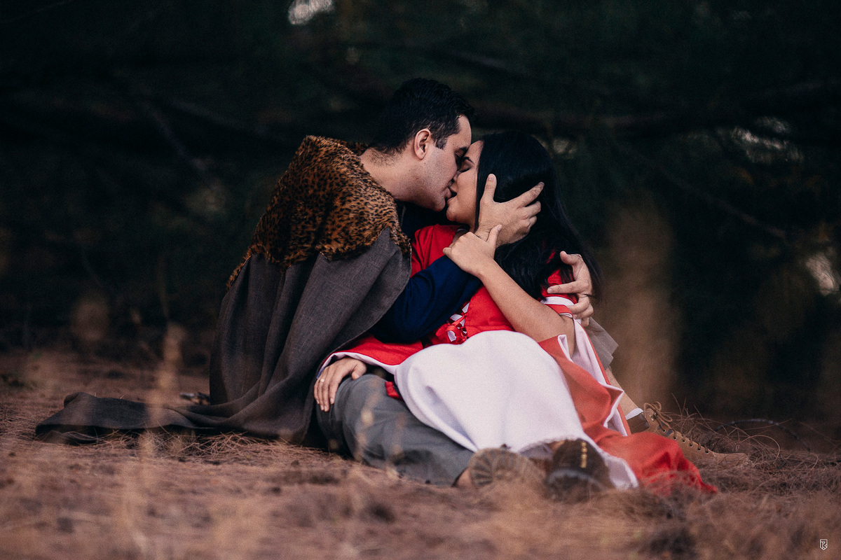ensaio-pre-wedding-casal-vinking-game-of-trones-manga-guerreiro-medieval-book-casamento-criativo-diferente