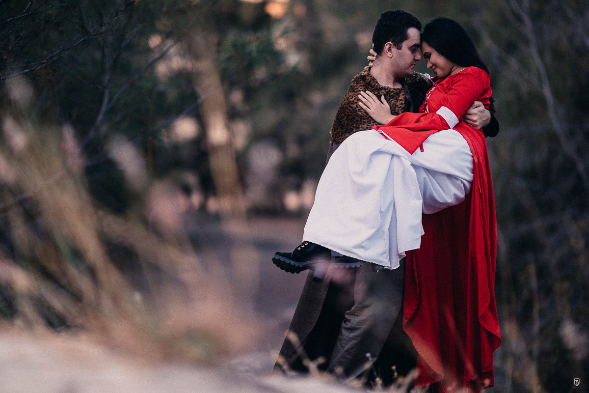 ensaio-pre-wedding-casal-vinking-game-of-trones-manga-guerreiro-medieval-book-casamento-criativo-diferente