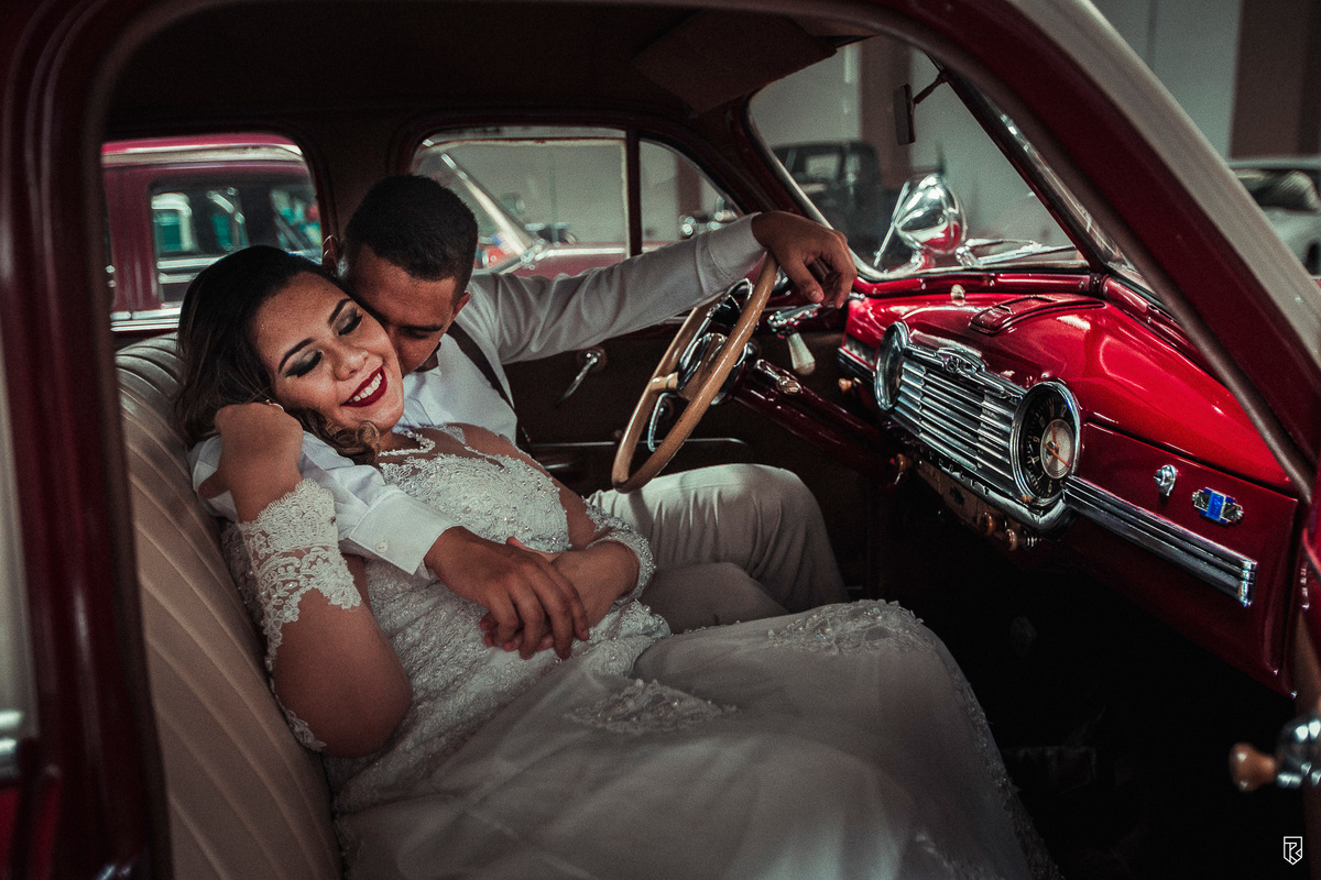 ensaio-retrô-vintage-casal-museu-automovel-fortaleza-ce-ricardo-lima-fotografo-casamento