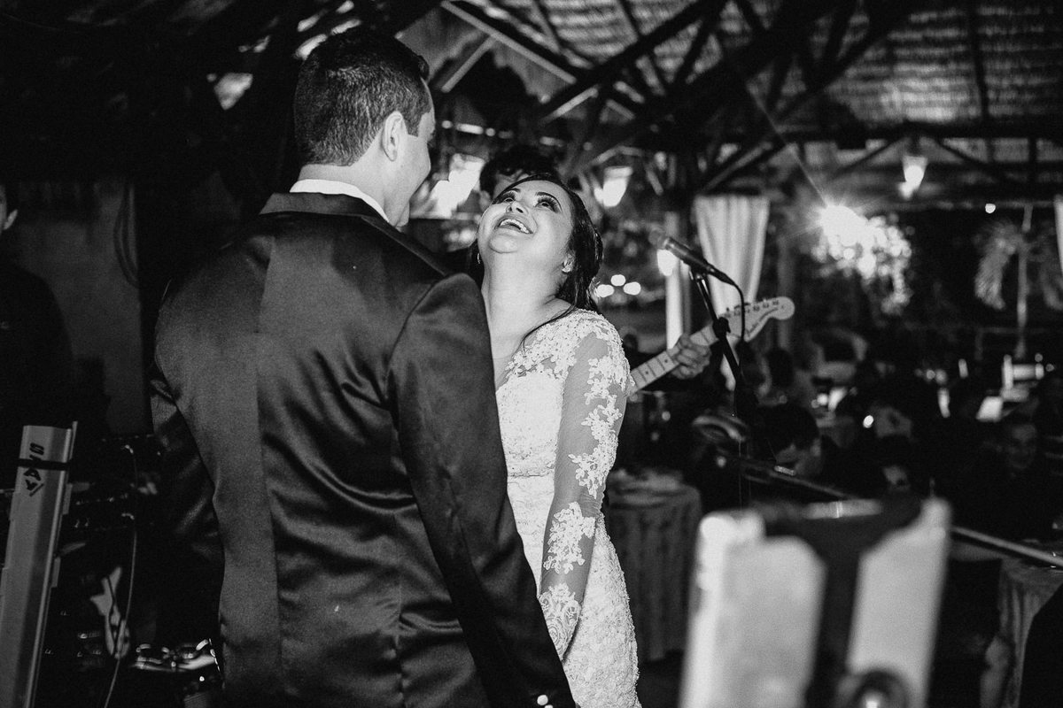 wedding-casamento-noivos-noivas-cerimonialista-bolo-vestido-noiva-emoção-daminhas-pajens-ta-bonito-fotografia-casal