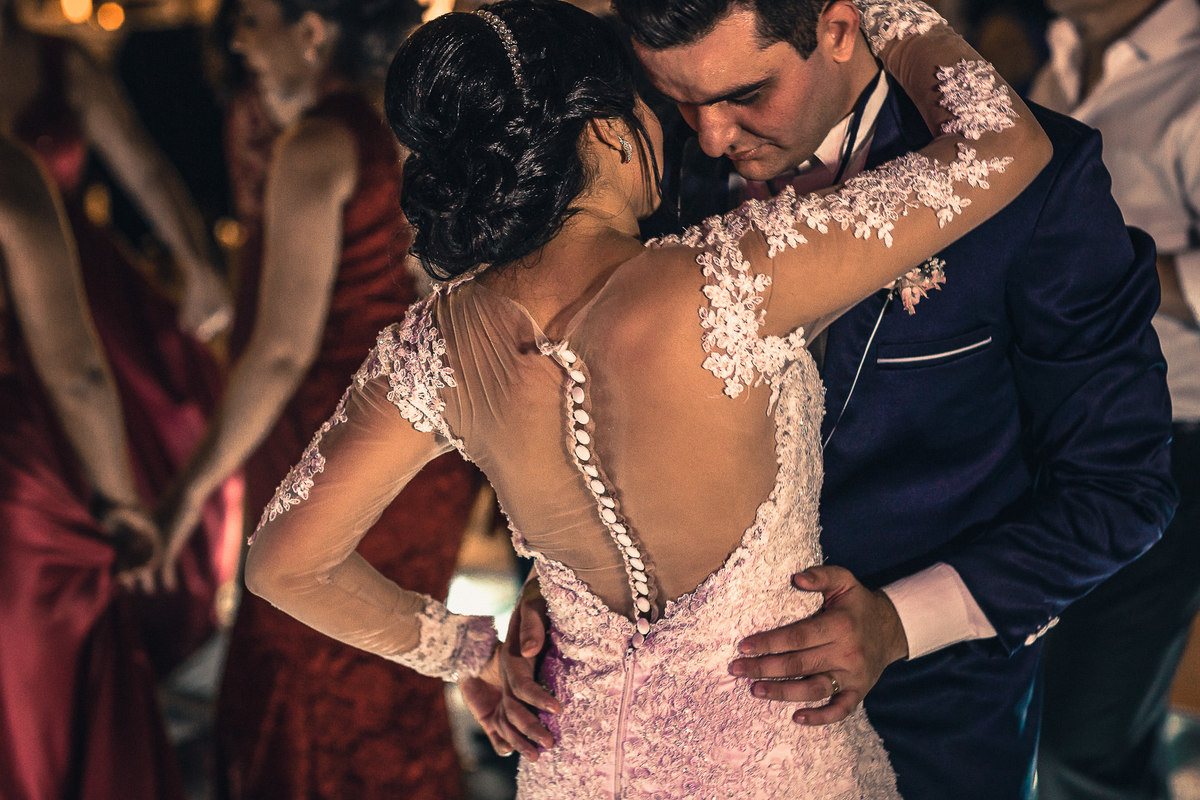 wedding-casamento-noivos-noivas-cerimonialista-bolo-vestido-noiva-emoção-daminhas-pajens-ta-bonito-fotografia-casal