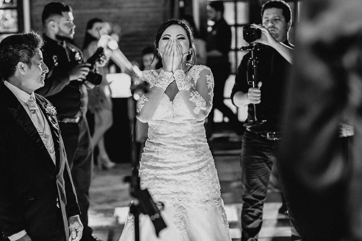 wedding-casamento-noivos-noivas-cerimonialista-bolo-vestido-noiva-emoção-daminhas-pajens-ta-bonito-fotografia-casal