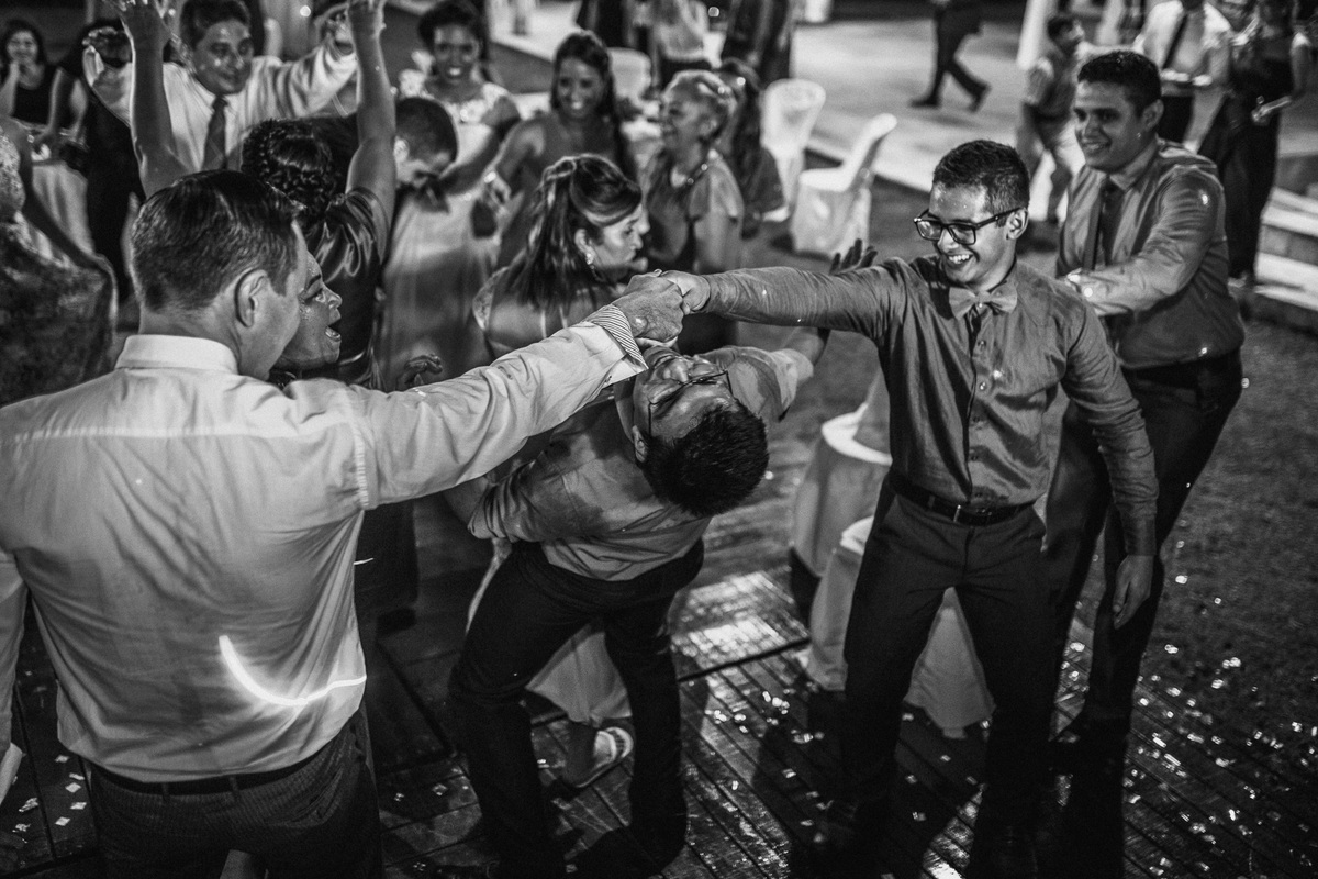 wedding-noiva-casamento-noivo-making-of-grande-dia-união-celebração-vestido-de-noiva-terno-bolo-buffet-igreja-cerimonia-recepção-fotografo-de-casament-fortaleza-ceara