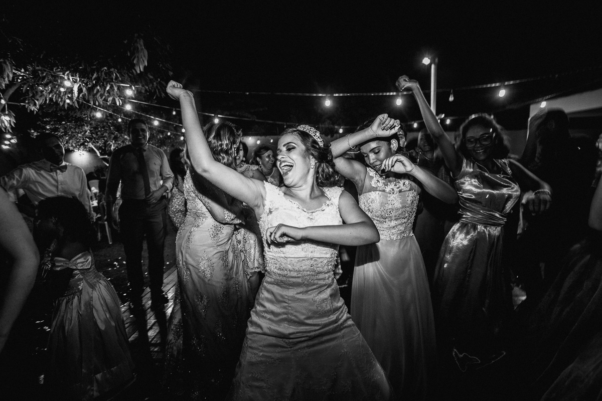 wedding-noiva-casamento-noivo-making-of-grande-dia-união-celebração-vestido-de-noiva-terno-bolo-buffet-igreja-cerimonia-recepção-fotografo-de-casament-fortaleza-ceara