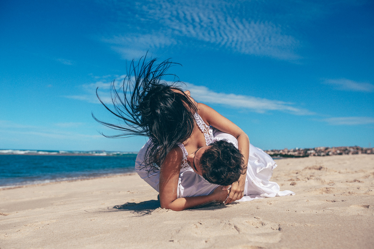 ensaio-pre-wedding-book-casal-pós-casamento-sessão-fotografica-praia-cofeco-fortaleza-caucaia-trash-the-drass-ricardo-lima-fotografia