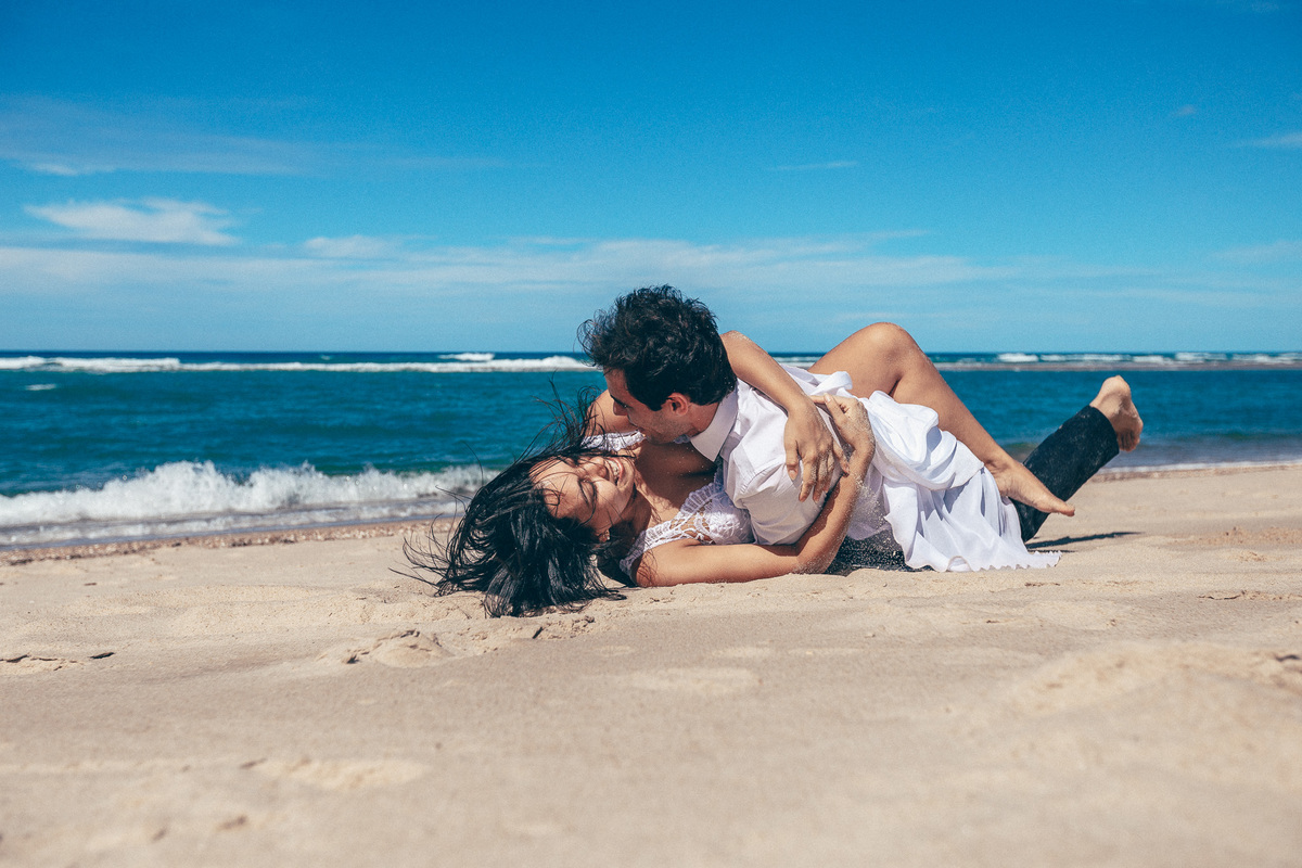 ensaio-pre-wedding-book-casal-pós-casamento-sessão-fotografica-praia-cofeco-fortaleza-caucaia-trash-the-drass-ricardo-lima-fotografia