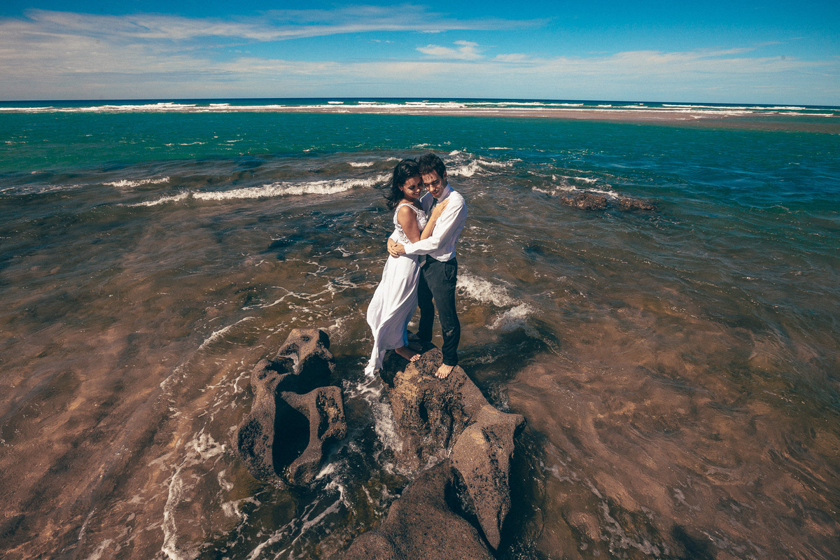 ensaio-pre-wedding-book-casal-pós-casamento-sessão-fotografica-praia-cofeco-fortaleza-caucaia-trash-the-drass-ricardo-lima-fotografia