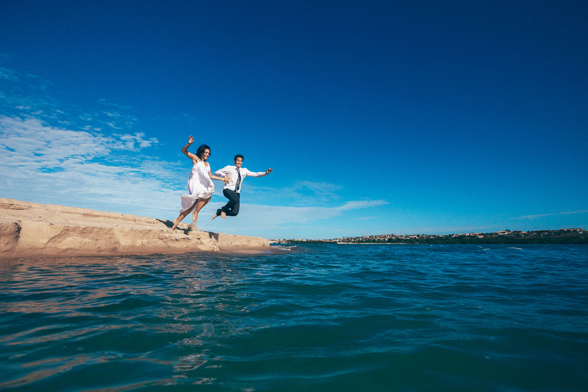 ensaio-pre-wedding-book-casal-pós-casamento-sessão-fotografica-praia-cofeco-fortaleza-caucaia-trash-the-drass-ricardo-lima-fotografia