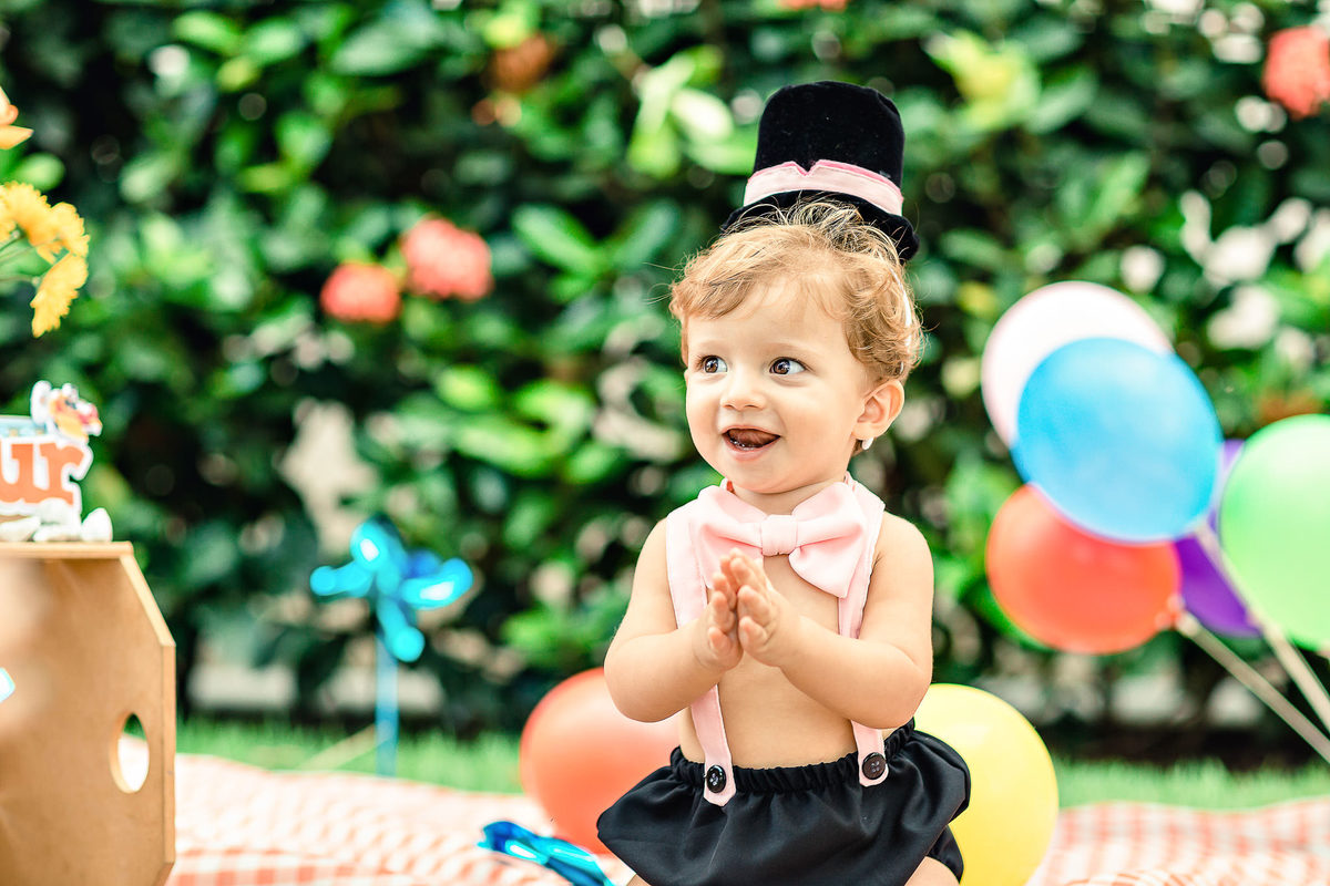 ensaio-smash-the-cake-mundo-bita-cores-piquinic-criança-fotografia-bolo-aniversário-1-aninho-diversão-book