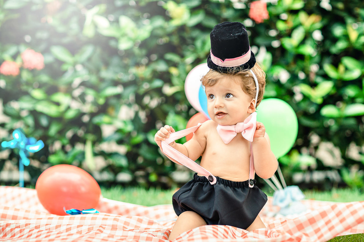 ensaio-smash-the-cake-mundo-bita-cores-piquinic-criança-fotografia-bolo-aniversário-1-aninho-diversão-book