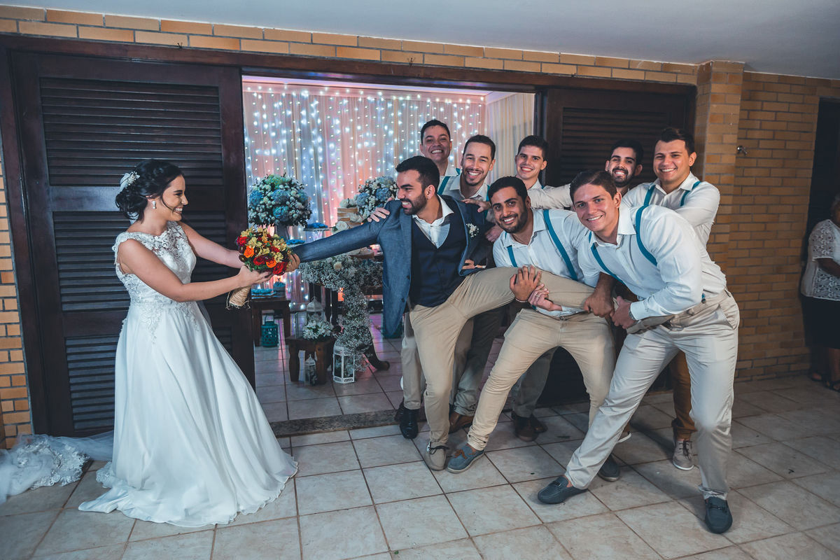 casamento-praia-wedding-making-of-noiva-recepção-vestido-bolo-cerimônia-padrinhos-fotografia-icarai