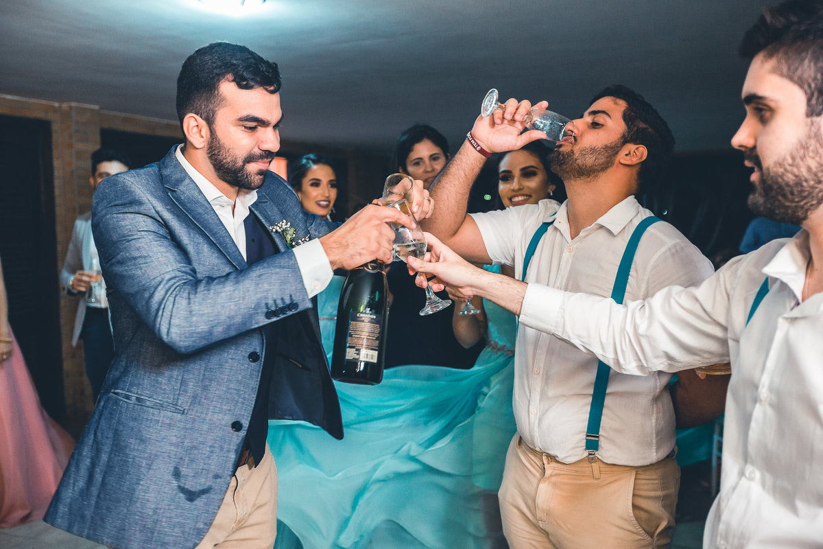 casamento-praia-wedding-making-of-noiva-recepção-vestido-bolo-cerimônia-padrinhos-fotografia-icarai