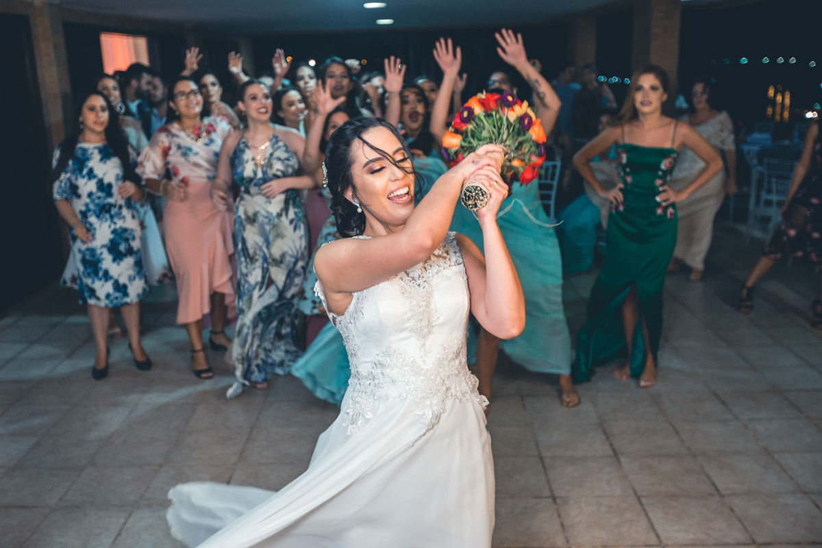 casamento-praia-wedding-making-of-noiva-recepção-vestido-bolo-cerimônia-padrinhos-fotografia-icarai