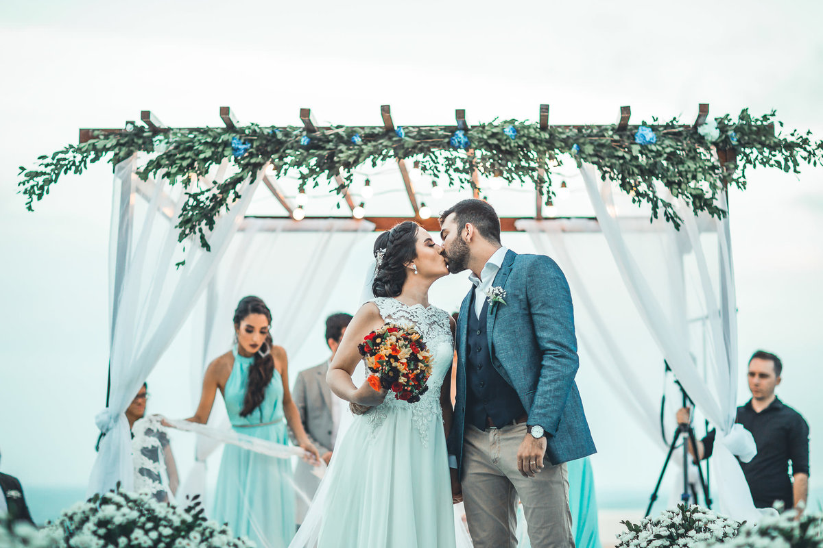 casamento-praia-wedding-making-of-noiva-recepção-vestido-bolo-cerimônia-padrinhos-fotografia-icarai