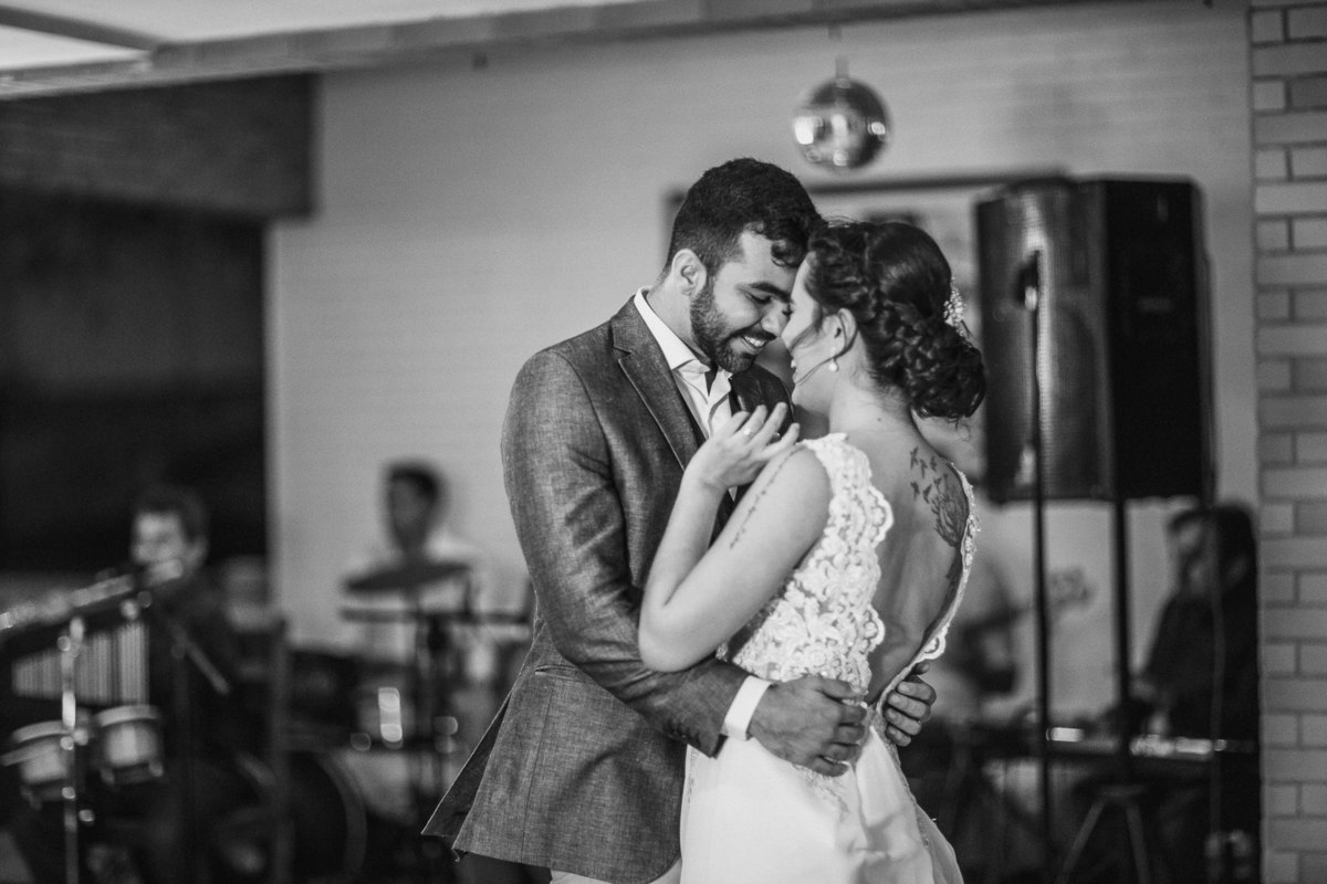 casamento-praia-wedding-making-of-noiva-recepção-vestido-bolo-cerimônia-padrinhos-fotografia-icarai