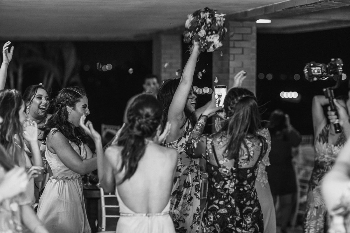 casamento-praia-wedding-making-of-noiva-recepção-vestido-bolo-cerimônia-padrinhos-fotografia-icarai