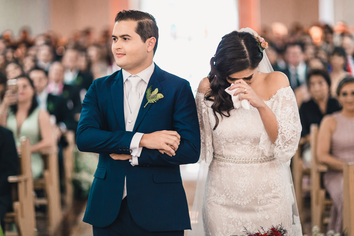 casamento-recepção-igreja-cripta-catedral-fortaleza-making-of-restaurante-faustino-beira-mar-vestido-noiva-padre-buque-emoção