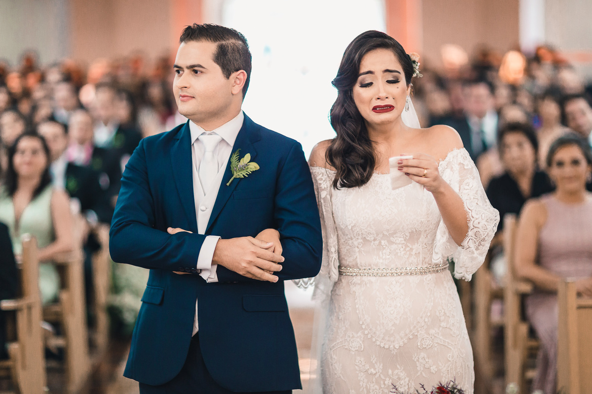 casamento-recepção-igreja-cripta-catedral-fortaleza-making-of-restaurante-faustino-beira-mar-vestido-noiva-padre-buque-emoção