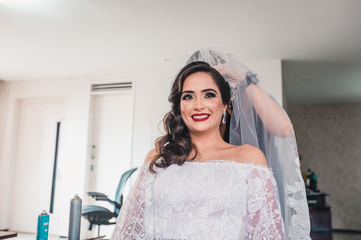 casamento-recepção-igreja-cripta-catedral-fortaleza-making-of-restaurante-faustino-beira-mar-vestido-noiva-padre-buque-emoção