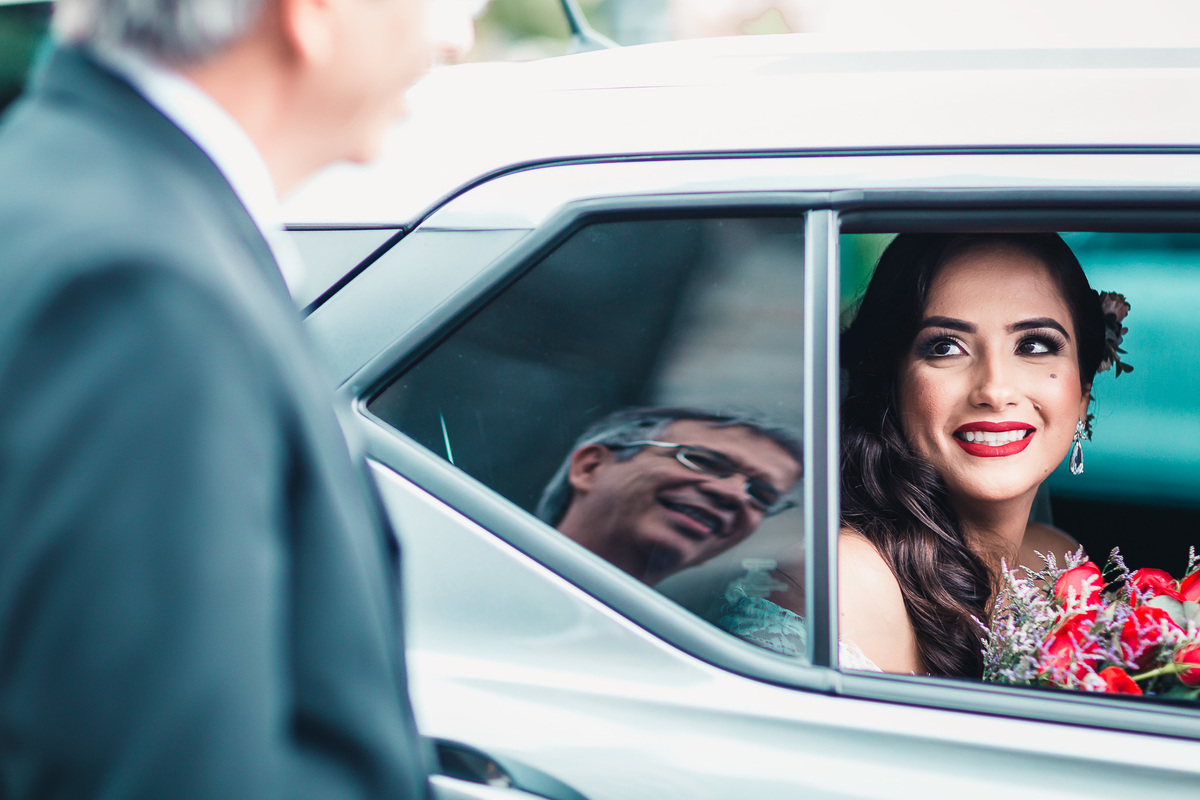 casamento-recepção-igreja-cripta-catedral-fortaleza-making-of-restaurante-faustino-beira-mar-vestido-noiva-padre-buque-emoção