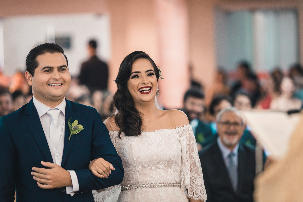 casamento-recepção-igreja-cripta-catedral-fortaleza-making-of-restaurante-faustino-beira-mar-vestido-noiva-padre-buque-emoção