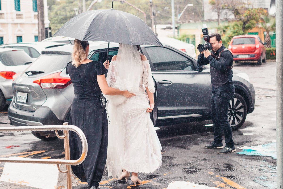 casamento-recepção-igreja-cripta-catedral-fortaleza-making-of-restaurante-faustino-beira-mar-vestido-noiva-padre-buque-emoção