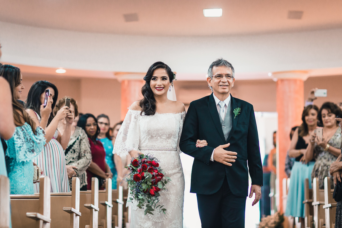 casamento-recepção-igreja-cripta-catedral-fortaleza-making-of-restaurante-faustino-beira-mar-vestido-noiva-padre-buque-emoção