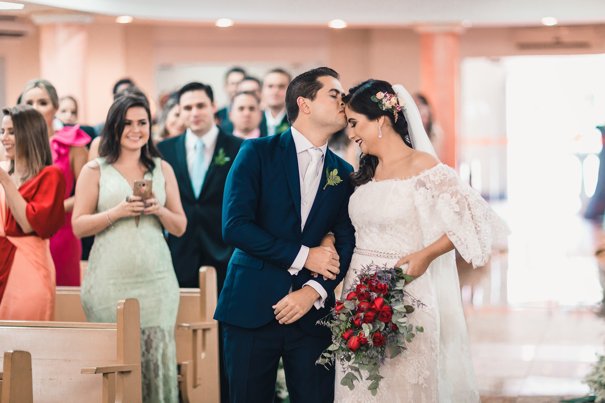 casamento-recepção-igreja-cripta-catedral-fortaleza-making-of-restaurante-faustino-beira-mar-vestido-noiva-padre-buque-emoção