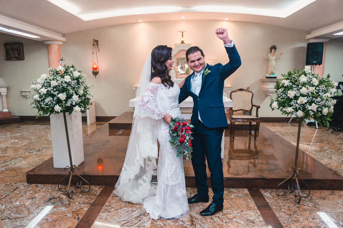 casamento-recepção-igreja-cripta-catedral-fortaleza-making-of-restaurante-faustino-beira-mar-vestido-noiva-padre-buque-emoção