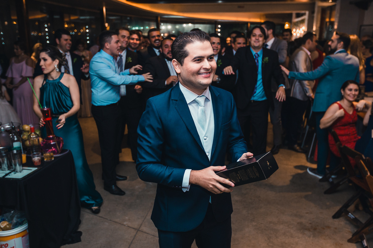 casamento-recepção-igreja-cripta-catedral-fortaleza-making-of-restaurante-faustino-beira-mar-vestido-noiva-padre-buque-emoção