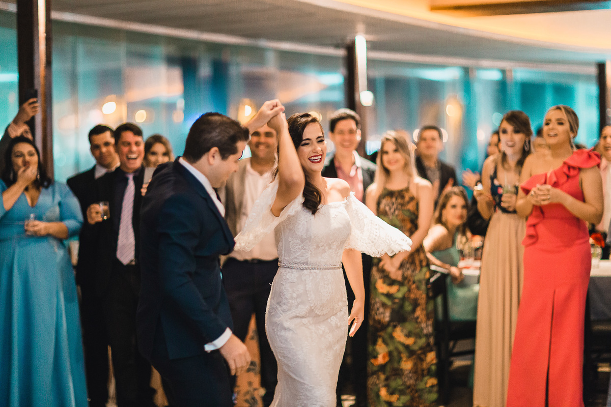 casamento-recepção-igreja-cripta-catedral-fortaleza-making-of-restaurante-faustino-beira-mar-vestido-noiva-padre-buque-emoção