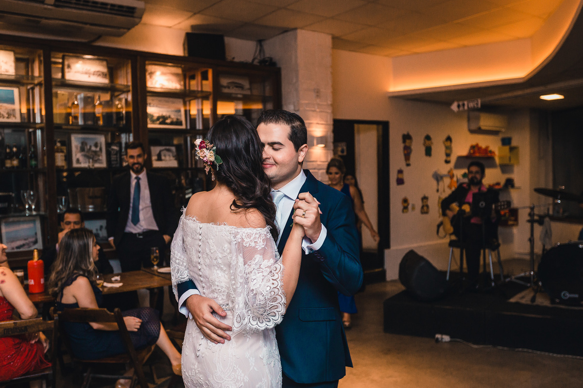 casamento-recepção-igreja-cripta-catedral-fortaleza-making-of-restaurante-faustino-beira-mar-vestido-noiva-padre-buque-emoção