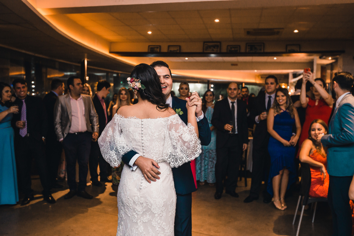 casamento-recepção-igreja-cripta-catedral-fortaleza-making-of-restaurante-faustino-beira-mar-vestido-noiva-padre-buque-emoção