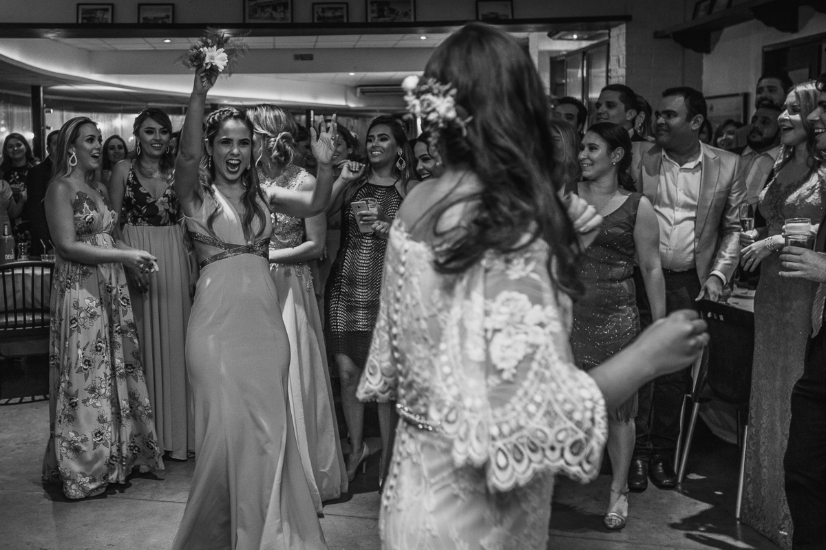 casamento-recepção-igreja-cripta-catedral-fortaleza-making-of-restaurante-faustino-beira-mar-vestido-noiva-padre-buque-emoção