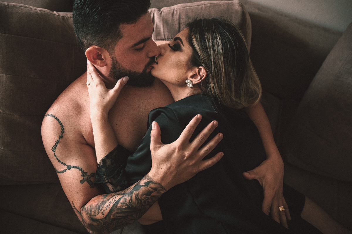 ensaio-sensual-casal-book-pre wedding-lovers-foto-casamento-amor-seoxo-pegada-boudoir-rondonopolis-mato-grosso-praia-beach