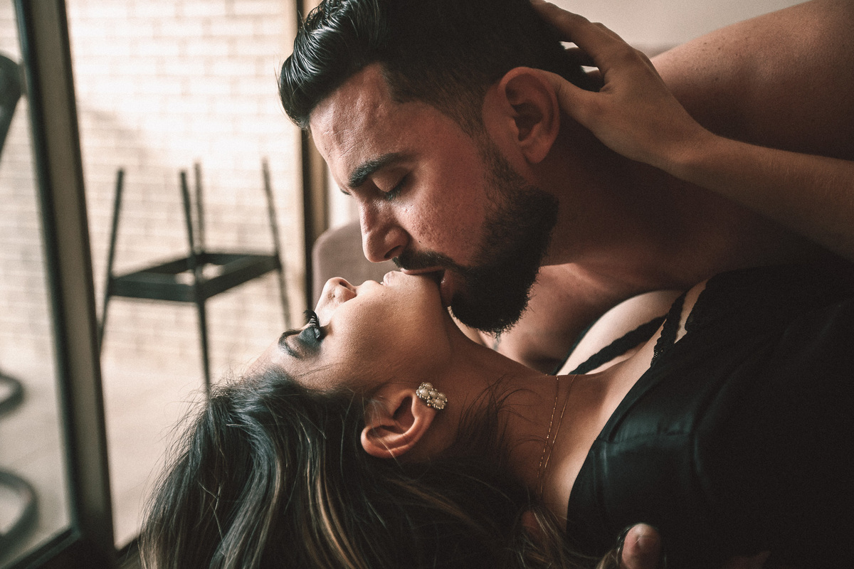 ensaio-sensual-casal-book-pre wedding-lovers-foto-casamento-amor-seoxo-pegada-boudoir-rondonopolis-mato-grosso-praia-beach