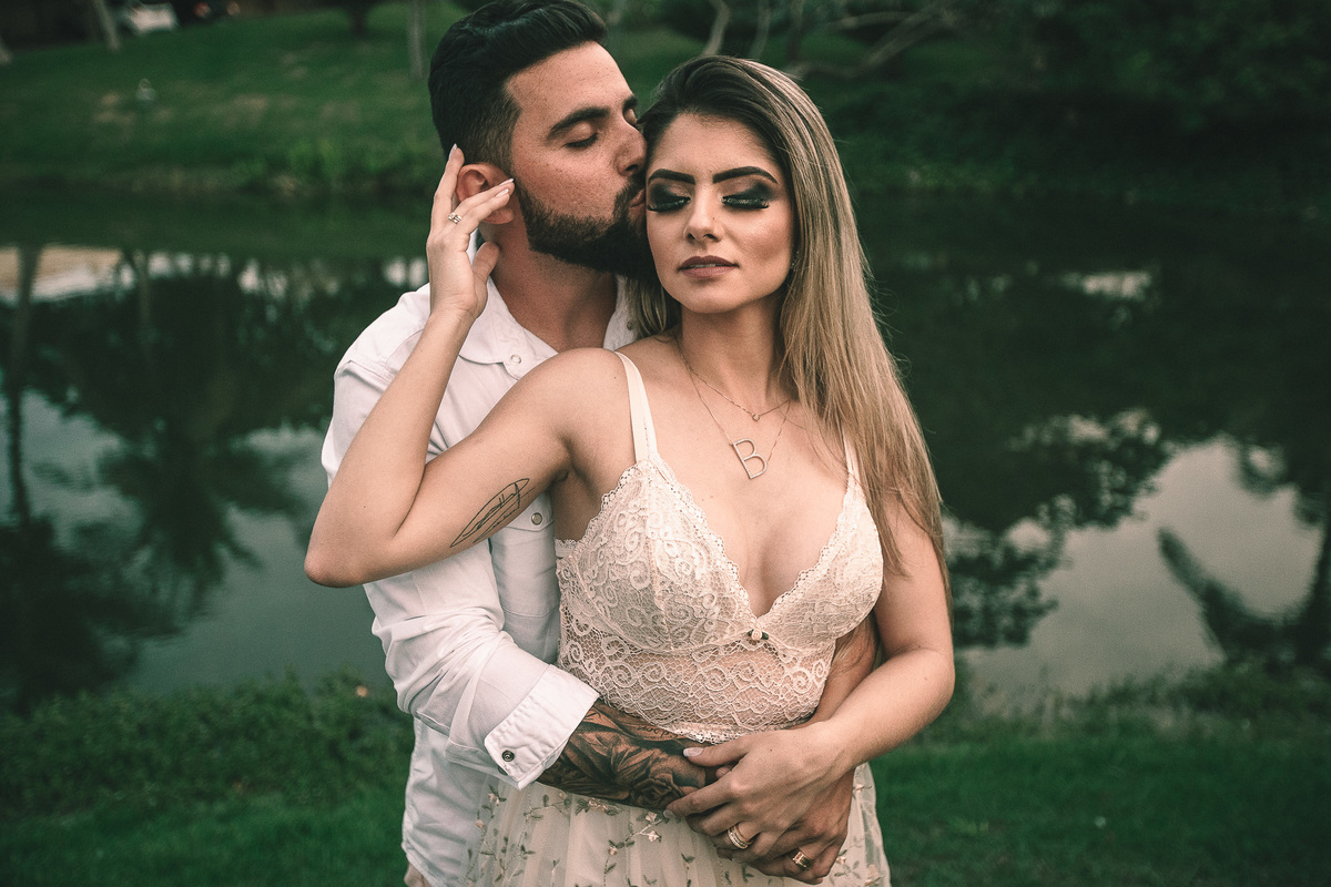 ensaio-sensual-casal-book-pre wedding-lovers-foto-casamento-amor-seoxo-pegada-boudoir-rondonopolis-mato-grosso-praia-beach