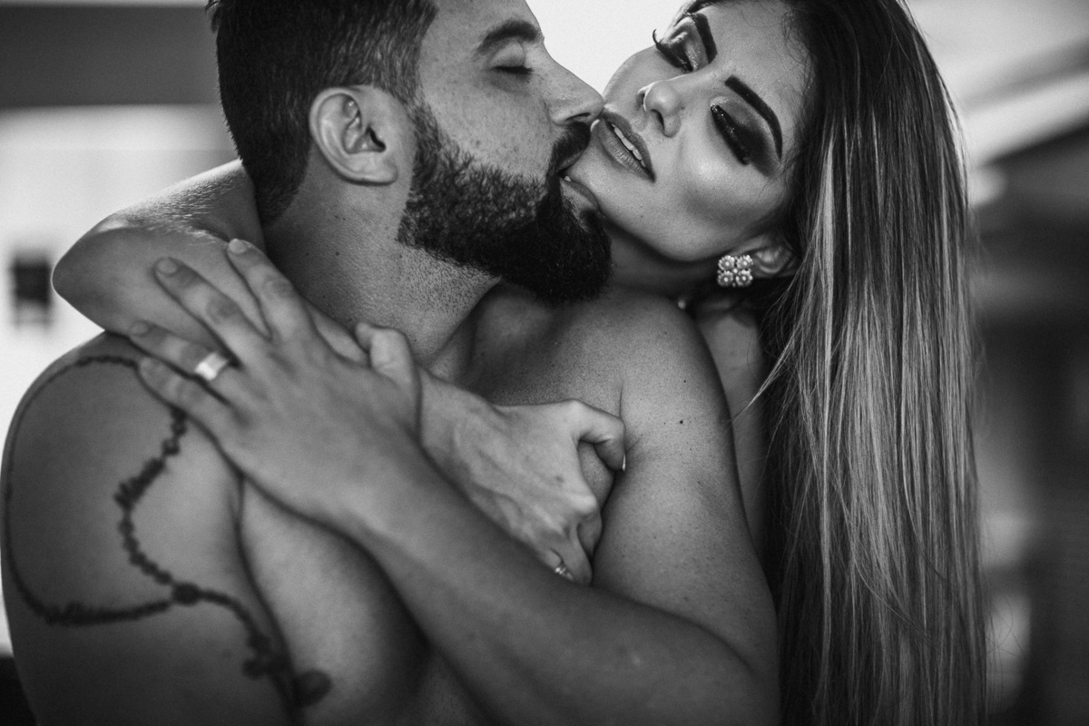 ensaio-sensual-casal-book-pre wedding-lovers-foto-casamento-amor-seoxo-pegada-boudoir-rondonopolis-mato-grosso-praia-beach