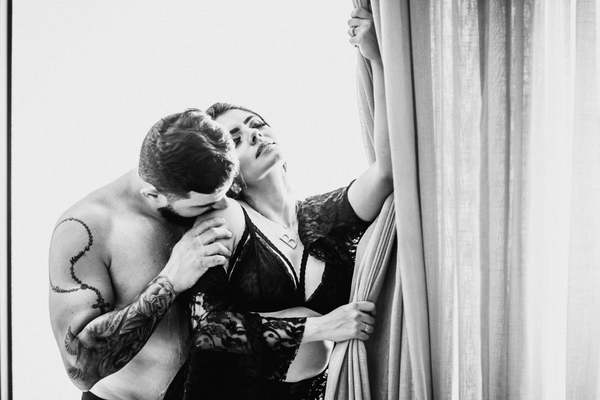 ensaio-sensual-casal-book-pre wedding-lovers-foto-casamento-amor-seoxo-pegada-boudoir-rondonopolis-mato-grosso-praia-beach