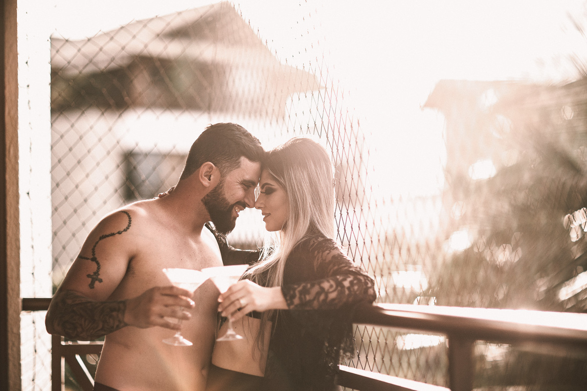 ensaio-sensual-casal-book-pre wedding-lovers-foto-casamento-amor-seoxo-pegada-boudoir-rondonopolis-mato-grosso-praia-beach