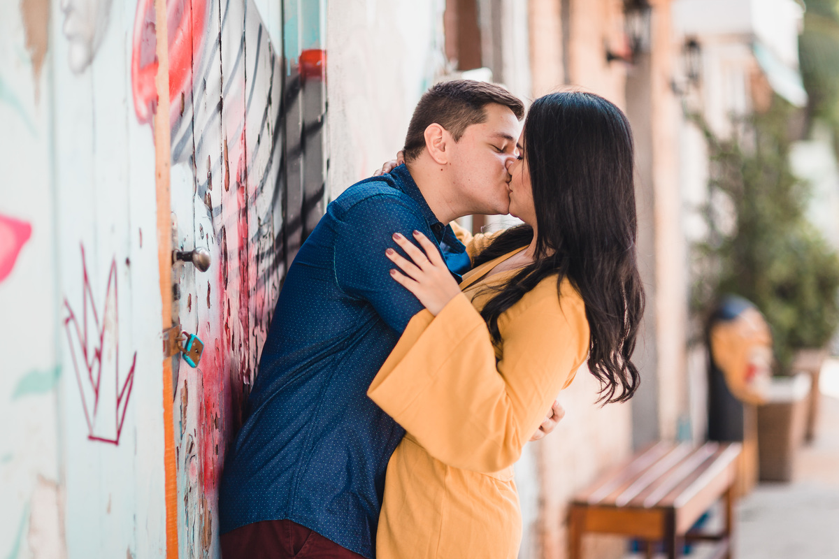 pré-wedding-ensaio-casal-street-rua-book-esession-lover-casamento-praia-de-iracema-pirata-bar-colors-beach